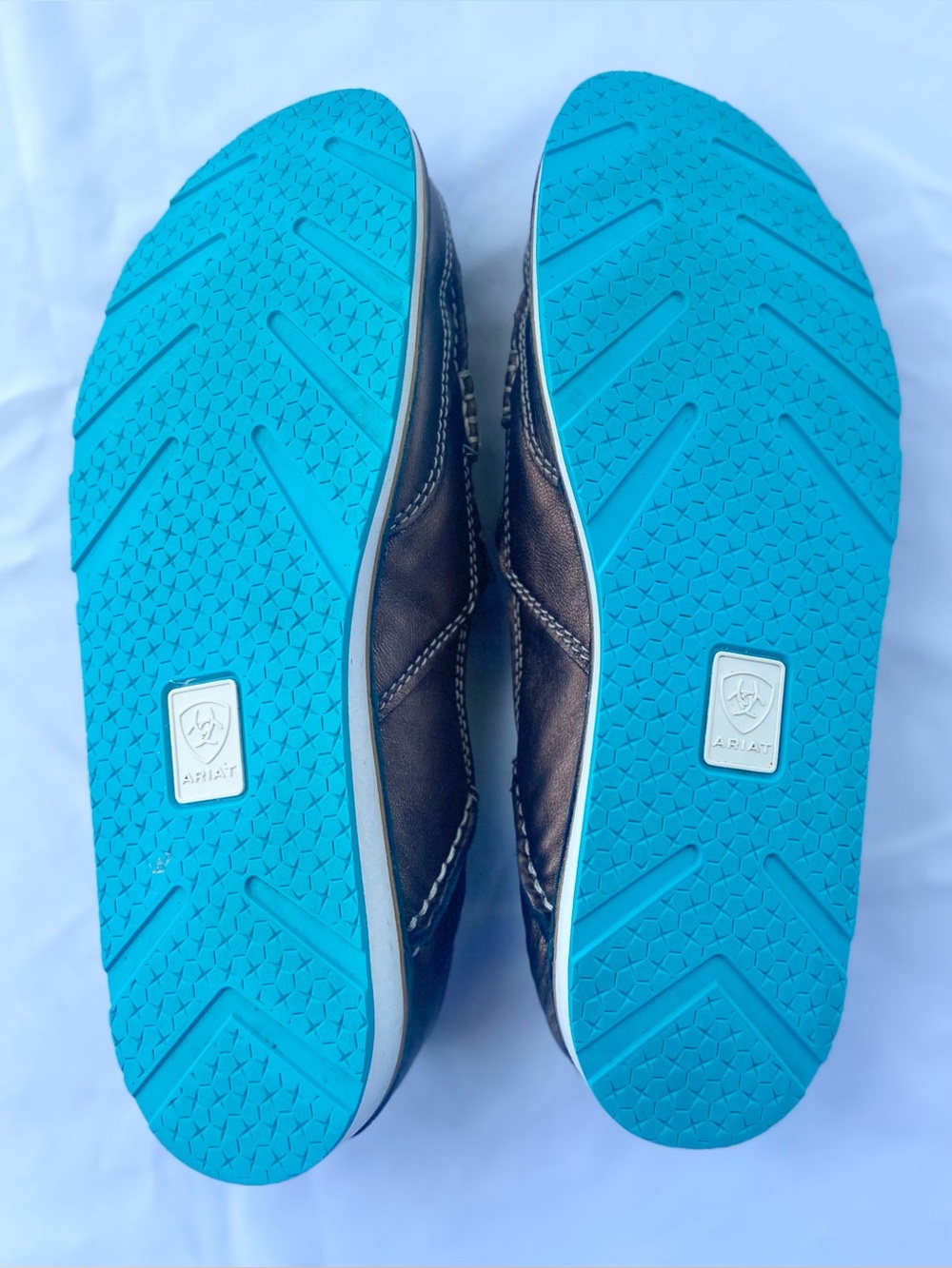 Ariat Women's Aztec Rainbow Southwestern Cruiser Metallic - Moc Toe Size 8.5B - Picture 3 of 17